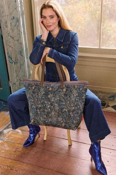 Se tilbud på Tote Bag Tutti i Fiori Blue 66x20x44cm! Billigt udsalg på Pip Studio. Hurtig levering, 1-2 hverdage. Spar op til 56% på Tøj & Accessories. Over 1334 mærker på udsalg.