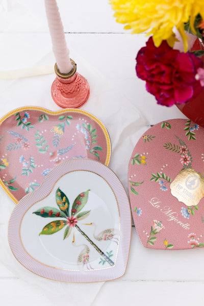 Se billige tilbud på Set/2 Heart Shape Plates La Majorelle Pink 21.5cm! Udsalg på Pip Studio - Køb online nu. Hurtig levering, billig fragt. Varenummer: CADEC-51.001.282. Spar op til 65%.