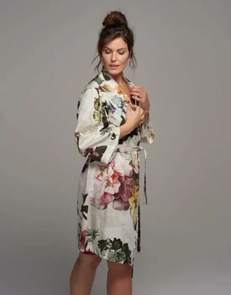 Se L Fleur Kimono ECRU 100% Cotton Satin på udsalg! Billig fragt & hurtig levering. Tilbud på Casa Decor - Køb nu!