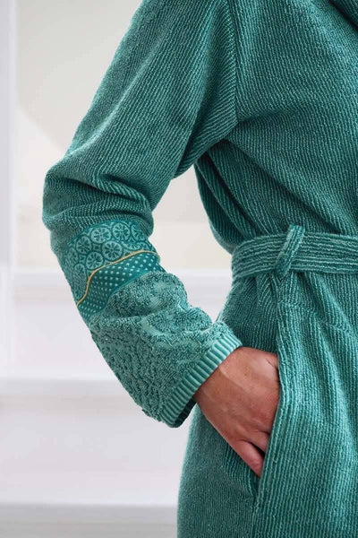 Se tilbud på PIP Soft Zellige Badekåbe Grøn M - Billigt udsalg! Spar op til 65% på Pip Studio. Hurtig levering (1-2 hverdage) & billig fragt.