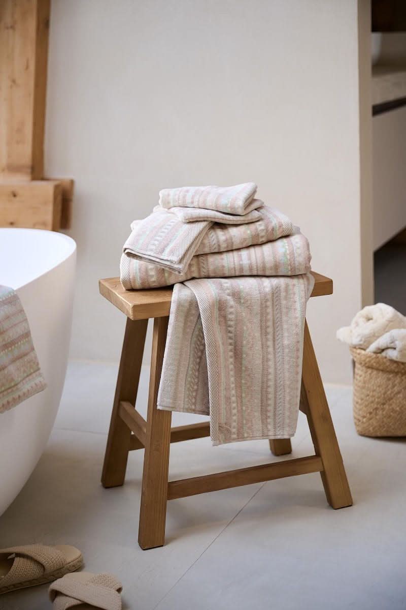 Se billigt tilbud på PIP Geometric Print Sand 55x100! Udsalg på Bolig > Badeværelse > Håndklæder. Spar op til 57%. Hurtig levering: 1-2 hverdage.