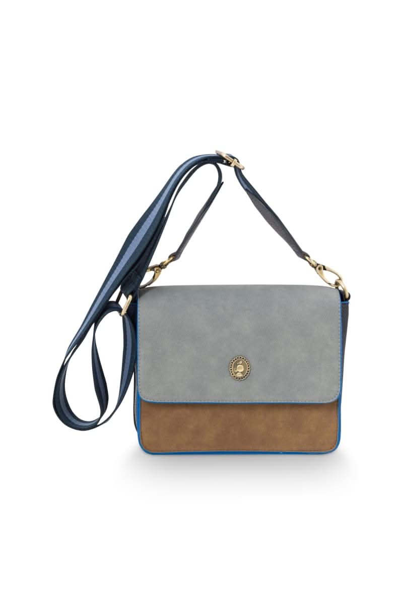 Se Fenna Cross Body Flap Small Blue 19x6x16cm på udsalg! Billig fragt & hurtig levering. Spar op til 64% på Tøj & Accessories. Over 1334 mærker på tilbud.