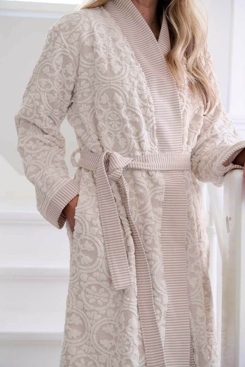 Se tilbud på Pip Studio badekåbe i khaki XXL! Billigt udsalg - Spar op til 53%. Hurtig levering (1-2 dage) & billig fragt. Køb nu!