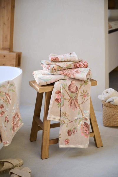 Se Pip Studio Secret Garden Khaki 55x100 på udsalg! Billig fragt & hurtig levering. Spar op til 52% på håndklæder. Køb online nu!