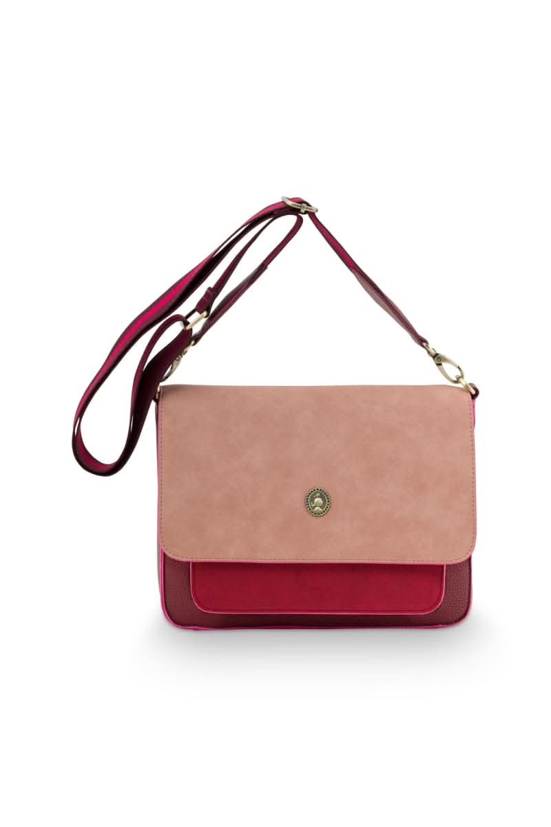 Se Fenna Cross Body Flap Medium Red 25x7x20cm på udsalg! Billig fragt & hurtig levering. Spar op til 57% på Pip Studio. Køb nu!