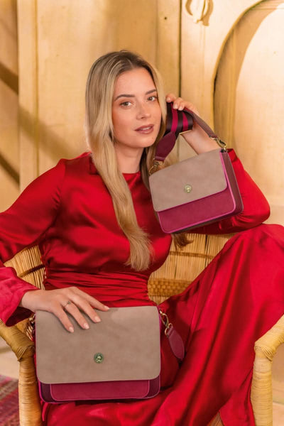 Se Fenna Cross Body Flap Small Red 19x6x16cm på udsalg! Billig fragt & hurtig levering. Spar op til 56% på Tøj & Accessories. Over 1334 mærker på tilbud.