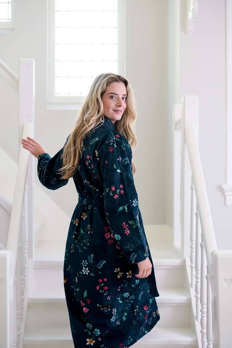 Se tilbud på Pip Studio Badekåbe Les Fleurs Dark Blue XL! Billigt udsalg - Køb online nu. Hurtig levering (1-2 dage) & billig fragt. Varenummer: CADEC-225592. Spar op til 59%.