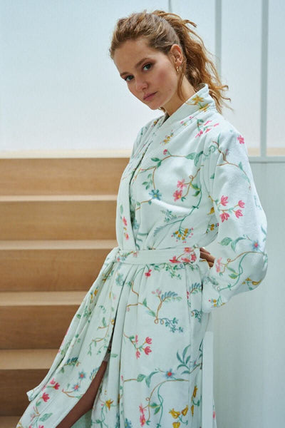 Se tilbud på Pip Studio badekåbe Les Fleurs White S! Billigt udsalg - Køb online nu. Hurtig levering (1-2 hverdage) & billig fragt. Varenummer: CADEC-217941. Spar op til 59%.
