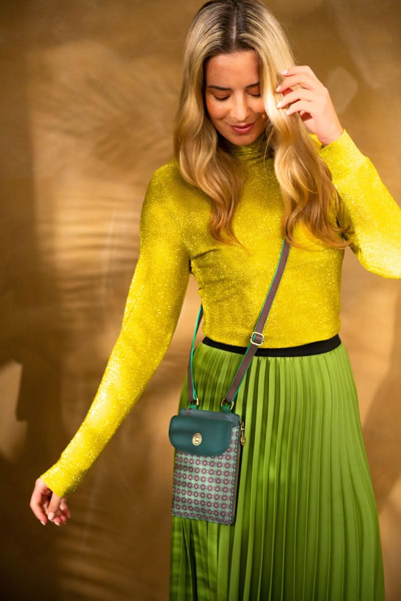 Se Pippa Phone Bag Clover Green 13.5x3x20cm på udsalg! Billigt tilbud, hurtig levering (1-2 hverdage) & billig fragt. Spar op til 51% på Tøj & Accessories. Over 785 brands på udsalg.