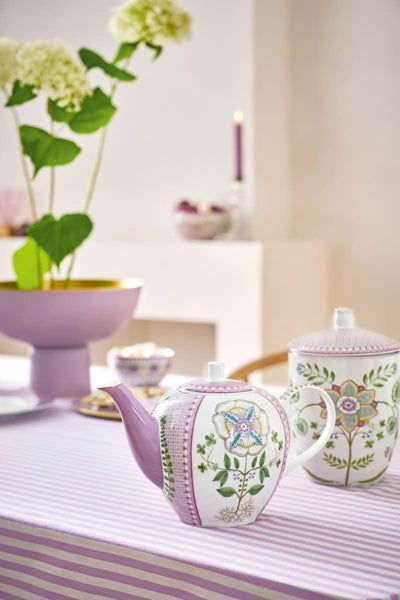 Se tilbud på Tea Pot Lily&Lotus Tiles Lilac 1.6ltr! Billigt udsalg på Pip Studio. Køb online nu! Hurtig levering (1-2 hverdage) & billig fragt. Varenummer: CADEC-51.005.080. Spar op til 55% på Bolig > Køkken > Porcelæn.