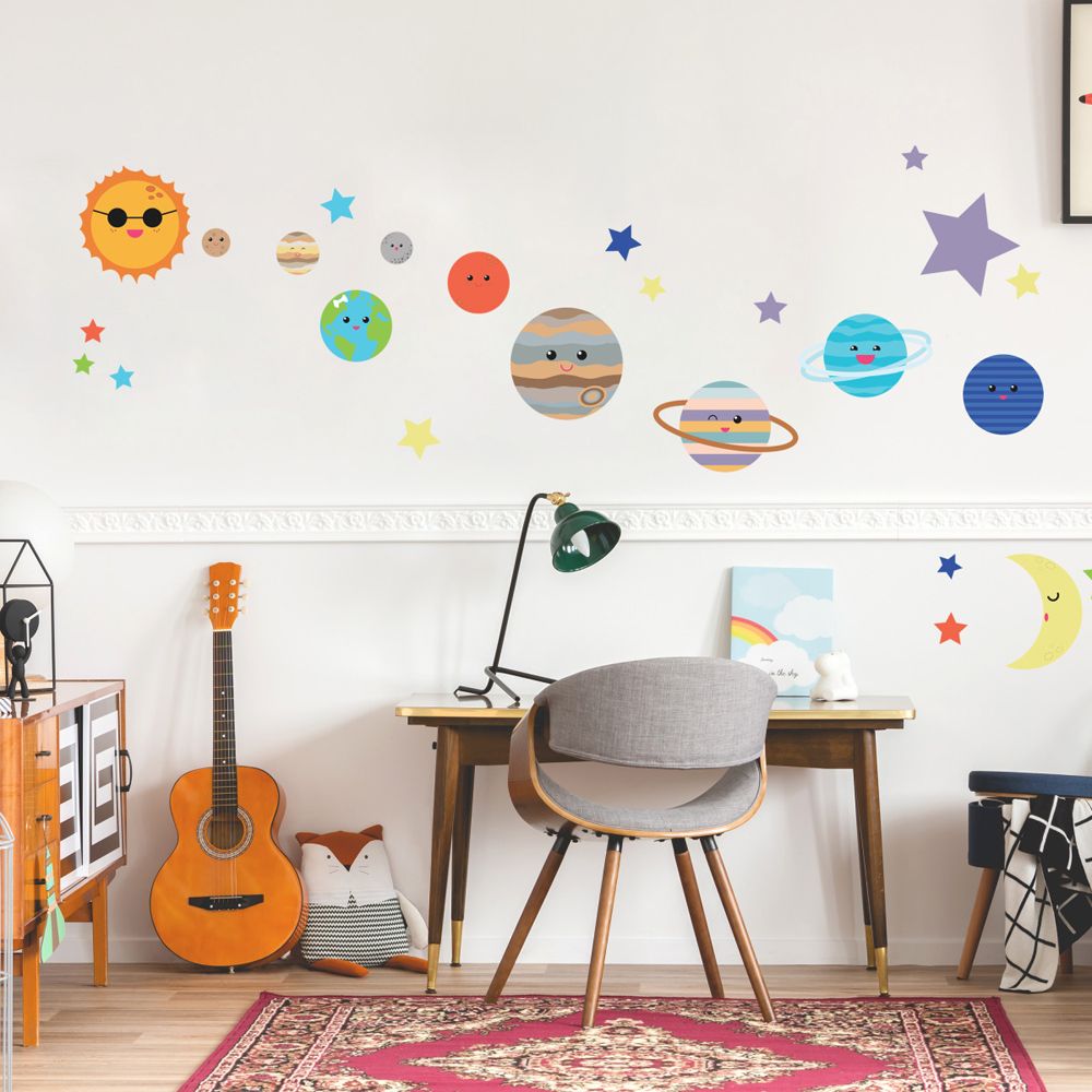 Se Planeter og stjerner Wallstickers ✔ Kæmpe udvalg i Roommates - Køb online på udsalg og tilbud lige nu ✔ Hurtig levering til lave fragtpriser - Varenummer: MMAction-216188 og 34878424330 på lager - Udsalg på Wallstickers til børneværelset Spar stort – op til 53% - Over 2.739 kendte mærker på stort udsalg