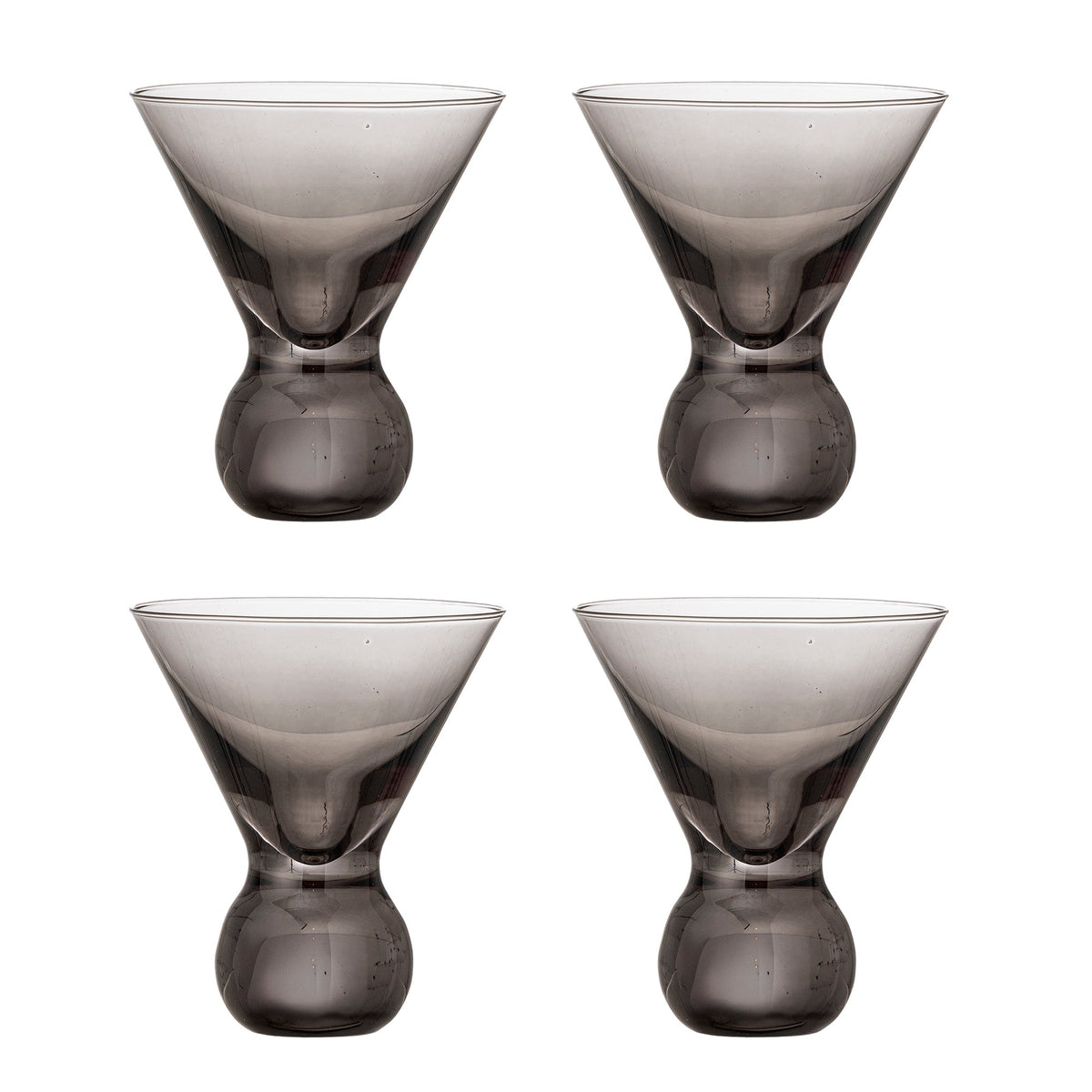 Sæt med fire grå Corliss cocktailglas fra Bloomingville i glas