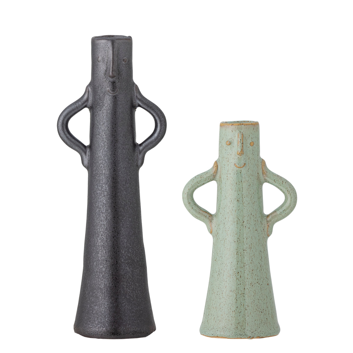 Se BLOOMINGVILLE Rhett vase - grøn stentøj (sæt af 2) ❤ Kæmpe udvalg i Bloomingville - Køb online på udsalg og tilbud lige nu ❤ Meget billig fragt og hurtig levering: 1 - 2 hverdage - Varenummer: Boboonline-118754 og barcode / Ean: 5711173341696 på lager - Udsalg på Interiør,Dekoration,Vaser, urtepotter og krukker,
Interiør,
Dekoration,
Bloomingville, Spar op til 51% - Over 785 kendte brands på udsalg