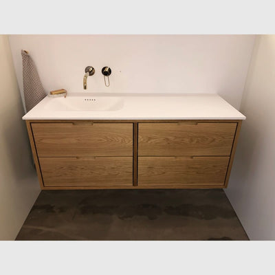 Se RAW by KNAST snedkermøbel på udsalg! 160x40cm / 4 skuffer - sort olieret eg. Billig fragt & hurtig levering (1-2 hverdage). Køb online nu!