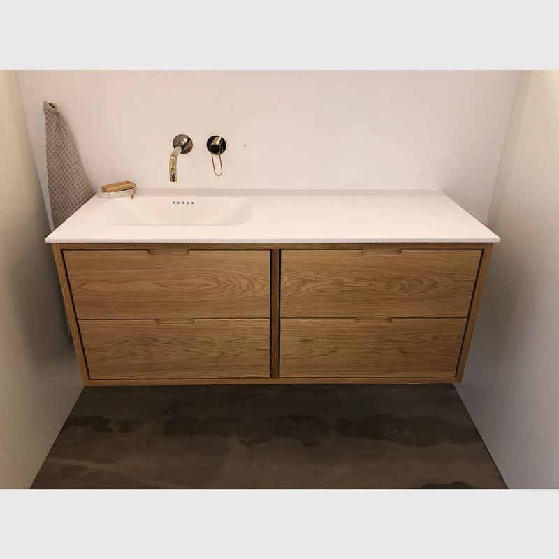 Se RAW by KNAST snedkermøbel på udsalg! 160x40cm / 4 skuffer - sort olieret eg. Billig fragt & hurtig levering (1-2 hverdage). Køb online nu!