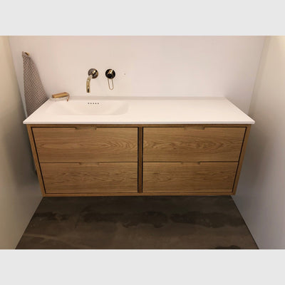 Se RAW by KNAST snedkermøbel på udsalg! 200x40cm / 4 skuffer - olieret valnød. Billig fragt & hurtig levering (1-2 hverdage). Køb online nu!