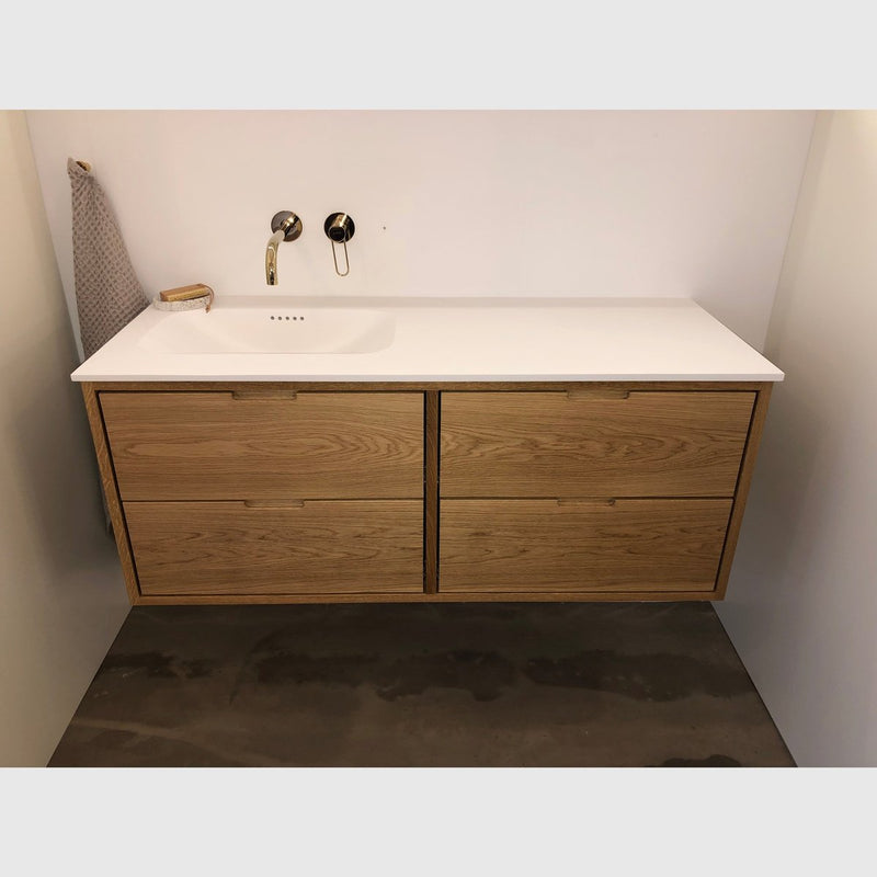 Se RAW by KNAST snedkermøbel på udsalg! 200x40cm / 4 skuffer - olieret valnød. Billig fragt & hurtig levering (1-2 hverdage). Køb online nu!