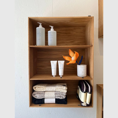 Se tilbud på egetræ reol med 2 hylder - 50x70x23cm! Billigt udsalg på Raw by Knast. Hurtig levering, 1-2 hverdage. Varenummer: BADE-46513553736019. Spar op til 61% på interiør.