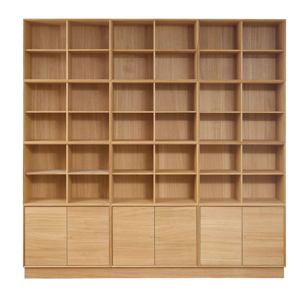 The Box reolopstilling 6 i lakeret MDF og eg fra Storage & Shelves