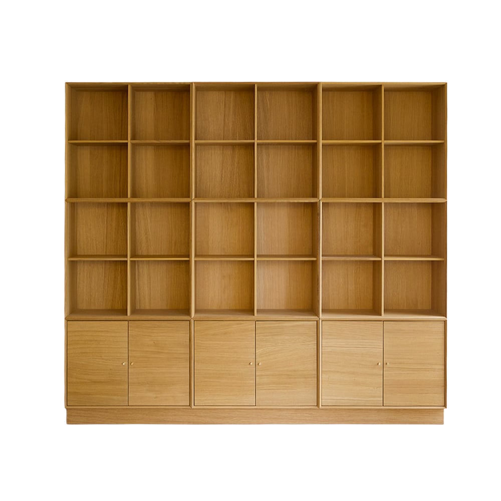 The Box reolopstilling 7 i eg og lakeret MDF til bøger og pynt