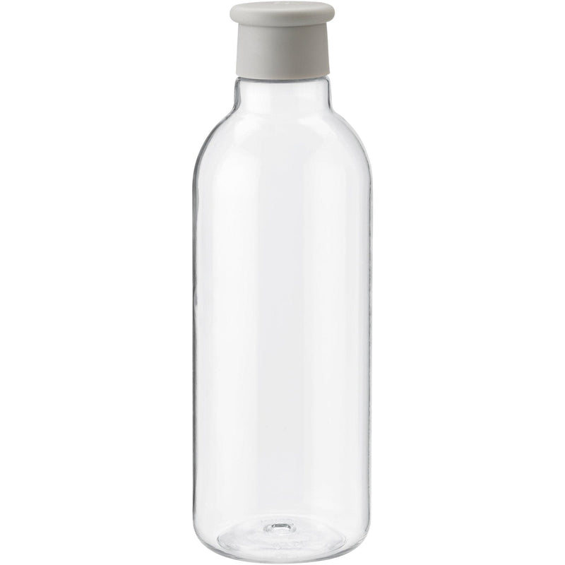 Se RIG-TIG DRINK-IT Vandflaske 0,75 liter lysegrå ✔ Kæmpe udvalg i RIG-TIG ✔ Meget billig fragt og hurtig levering: 1 - 2 hverdage - Varenummer: KTO-Z00212-10 og barcode / Ean: &