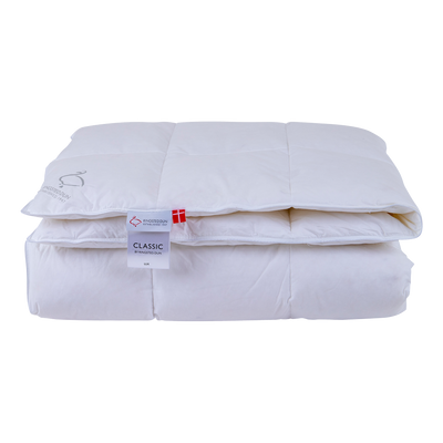 Se tilbud på CLASSIC LUX Moskusdunsdyne - 140x220 cm! Billigt udsalg på dyner. Hurtig levering: 1-2 hverdage. Varenummer: HOMFEE-3123. Spar op til 54%.