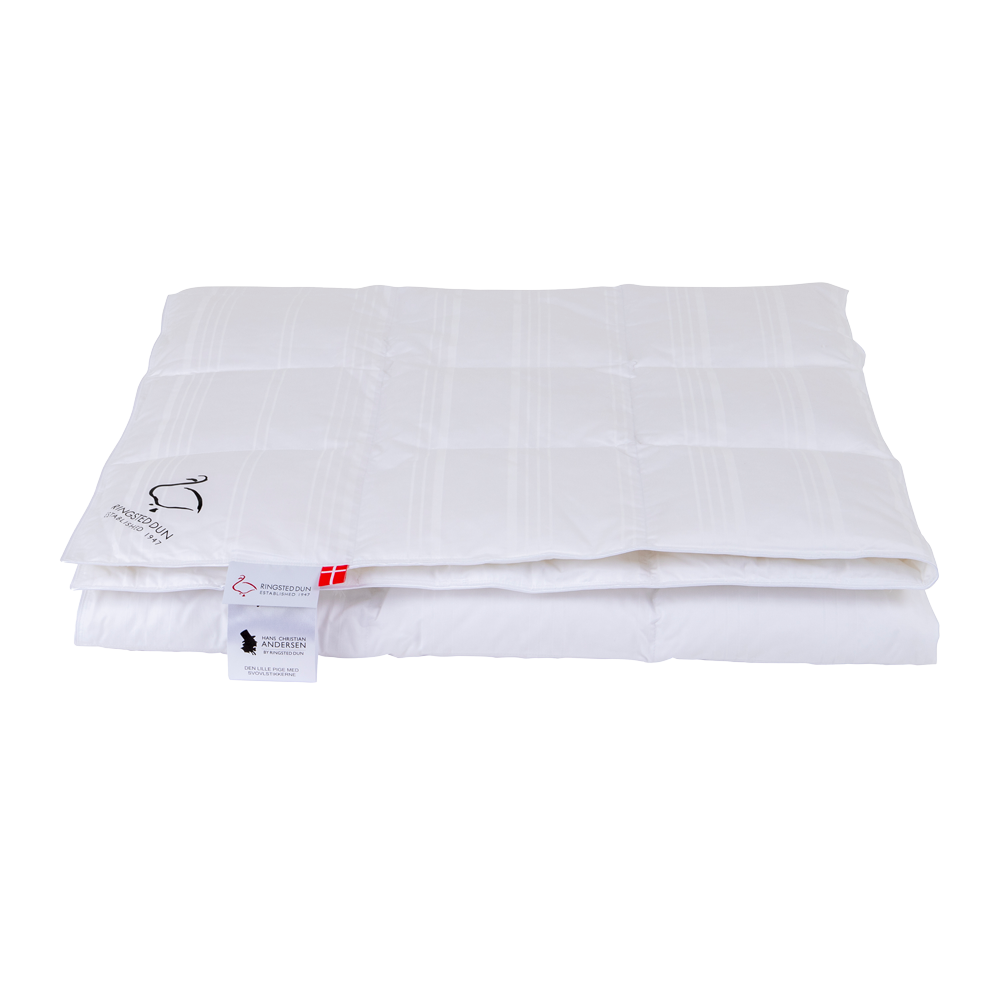 Se Ringsted Dun DEN LILLE PIGE MED SVOVLSTIKKERNE Ekstra sval - 200x220 cm ❤ Kæmpe udvalg i Ringsted Dun - Køb online på udsalg og tilbud lige nu ❤ Billig fragt og hurtig levering - Varenummer: HomeFeeling-3171 og barcode / Ean: 5703329540725 på lager - Udsalg på Dyner - Dundyne - Alle dyner - Sommerdyne Spar stort – op til 59% - Eksklusivt udsalg på over 2.739 brands