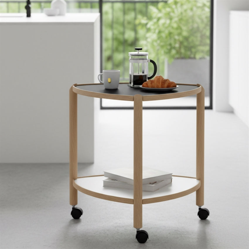 Thomsen Furniture Visit rullebord i massiv eg med bakker i hvid og sort melamin