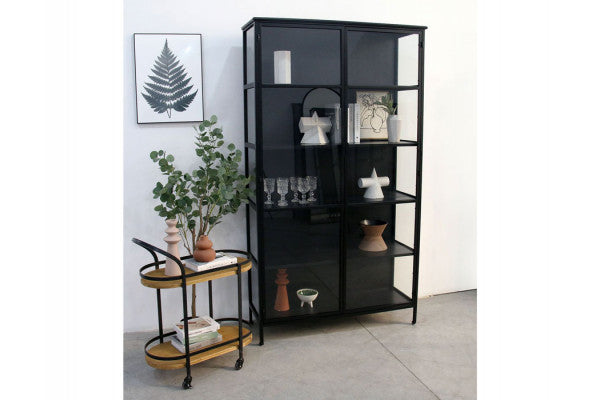 Se Skælskør Vitrineskab i metal - 119,5x40x212 cm - Sort ❤ Billig fragt og hurtig levering - Varenummer: Havemøbelland-DK3839 - Udsalg på INDEMØBLER - Vitrineskabe Spar stort – op til 53% - Eksklusivt udsalg på over 2.739 brands