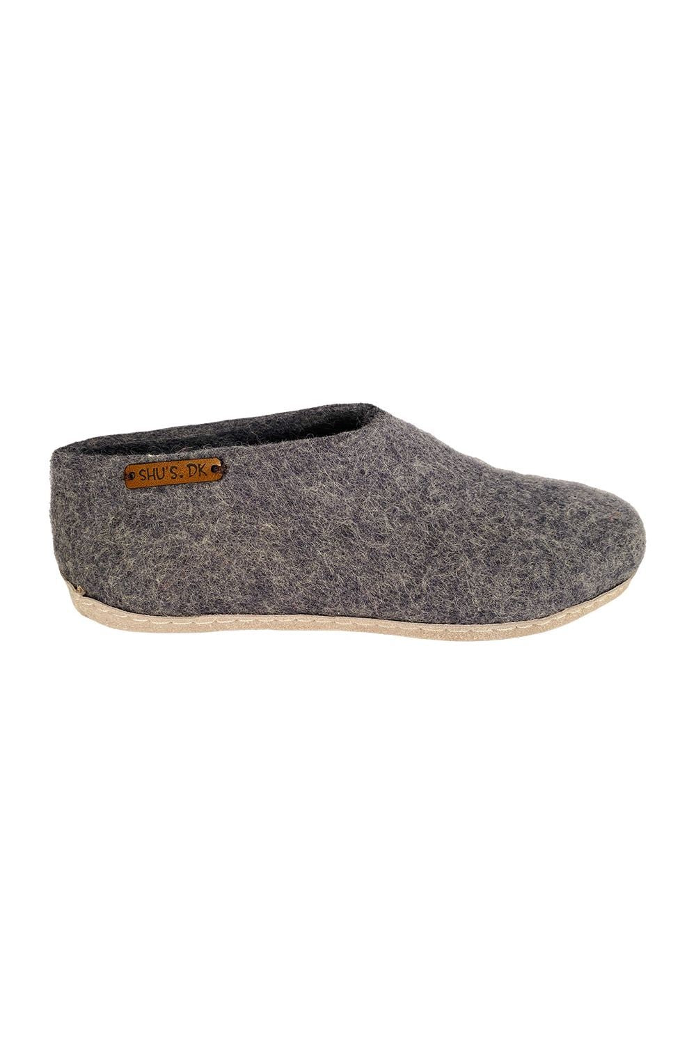 Se Uldhjemmesko (100% ren uld) - Model Denim m/sål i skind - 38 ✔ Kæmpe udvalg i Satana - Køb online på udsalg og tilbud lige nu ✔ Billig fragt • Hurtig levering - Varenummer: Satana-44298240229454 på lager - Udsalg på Sundhed > Omega/fiskeolie > DATOVARER & OUTLET Få op til 63% i rabat - Shop udsalg fra mere end 1.798 mærker