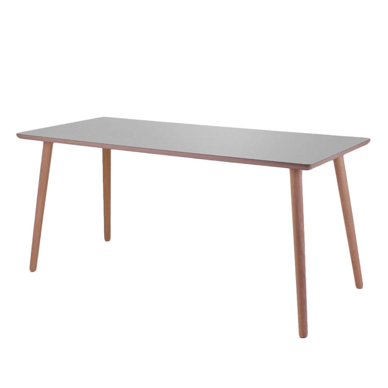 Se tilbud på Dimm skrivebord, lysegrå, ege ben, 140 x 70 cm. Billigt udsalg! Stort online udvalg. Hurtig levering: 1-2 hverdage. Varenummer: 3NDC-1147-2779. Spar op til 51%.