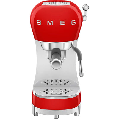 Se Smeg ECF02 Espressomaskine, rød ✔ Kæmpe udvalg i Smeg ✔ Meget billig fragt og hurtig levering: 1 - 2 hverdage - Varenummer: KTO-ECF02RDEU og barcode / Ean: '8017709324797 på lager - Udsalg på Espressomaskine Spar op til 53% - Over 1300 kendte brands på udsalg