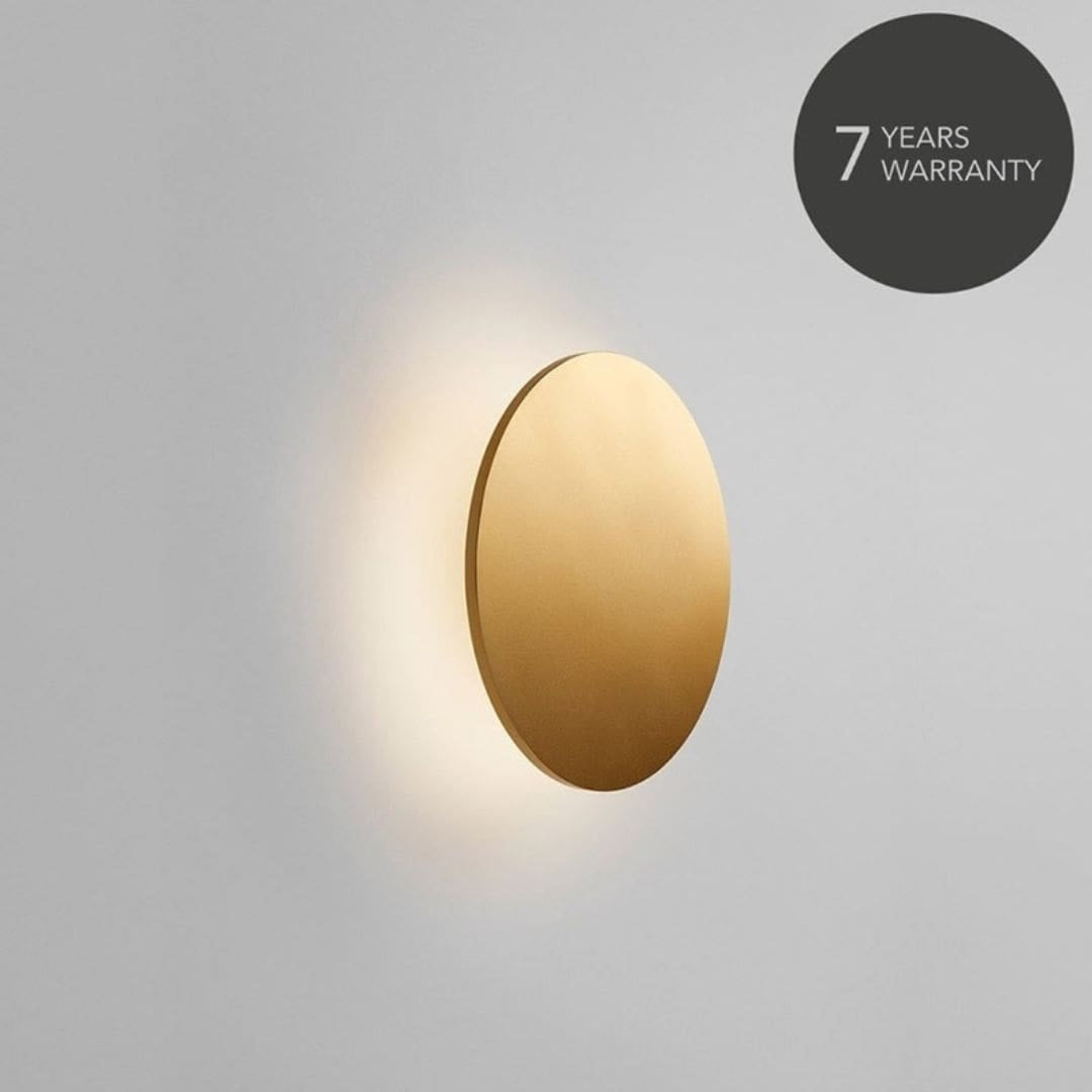 Soho W3 LED væglampe i guld fra LIGHT-POINT designet af Ronni Gol