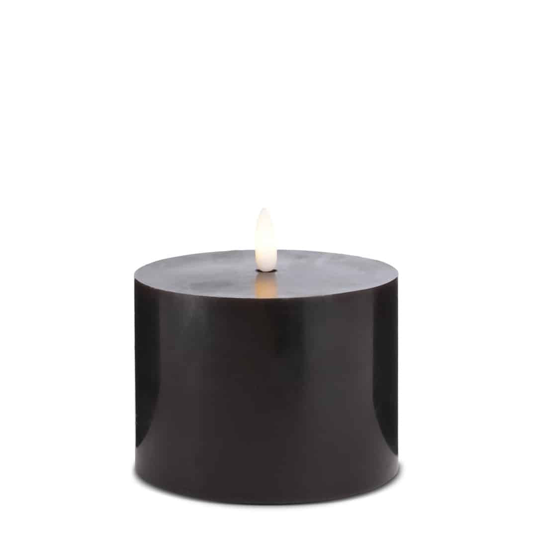Se LED Stearinlys - 1 stk. - ø10 x 10 cm - m/3D flamme - (flere farver) - Sort ✔ Kæmpe udvalg i Satana - Køb online på udsalg og tilbud lige nu ✔ Meget billig fragt og hurtig levering - Varenummer: Satana-390997 på lager - Udsalg på Sundhed > Natur Drogeriet A/S > Store besparelser – op til 67% - 2.739+ brands til skarpe priser