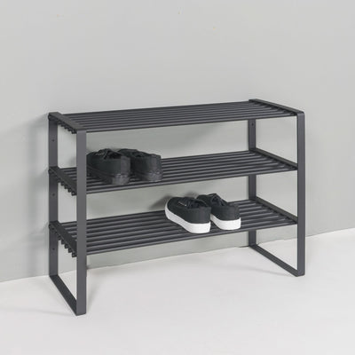 Se tilbud på Dinex skostativ i sort metal, 3 hylder, 70 cm bredde. Billigt udsalg! Hurtig levering, 1-2 hverdage. Varenummer: 3NDC-5111. Over 1354 brands på udsalg.