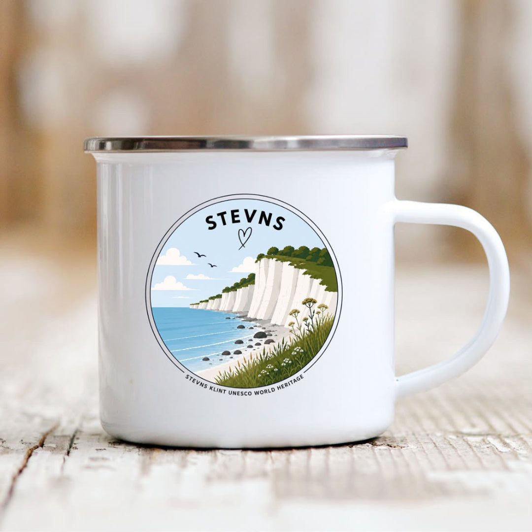 Hvid metalkop med illustration af Stevns Klint fra My little Nordic