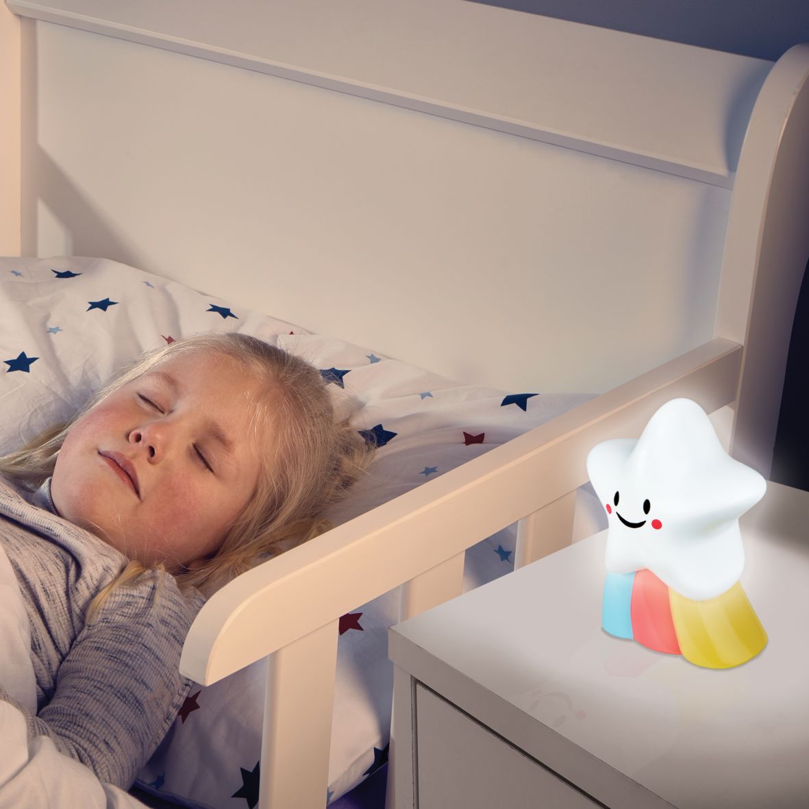 Se Stjerne GoGlow 2i1 Natlampe og lygte ✔ Kæmpe udvalg i WorldsApart - Køb online på udsalg og tilbud lige nu ✔ Billig fragt og hurtig levering - Varenummer: MMAction-1922795 og 5013138668061 på lager - Udsalg på Børne Lamper og Natlamper Op til 61% rabat - Kendte mærker på udsalg – over 1.329 mærker