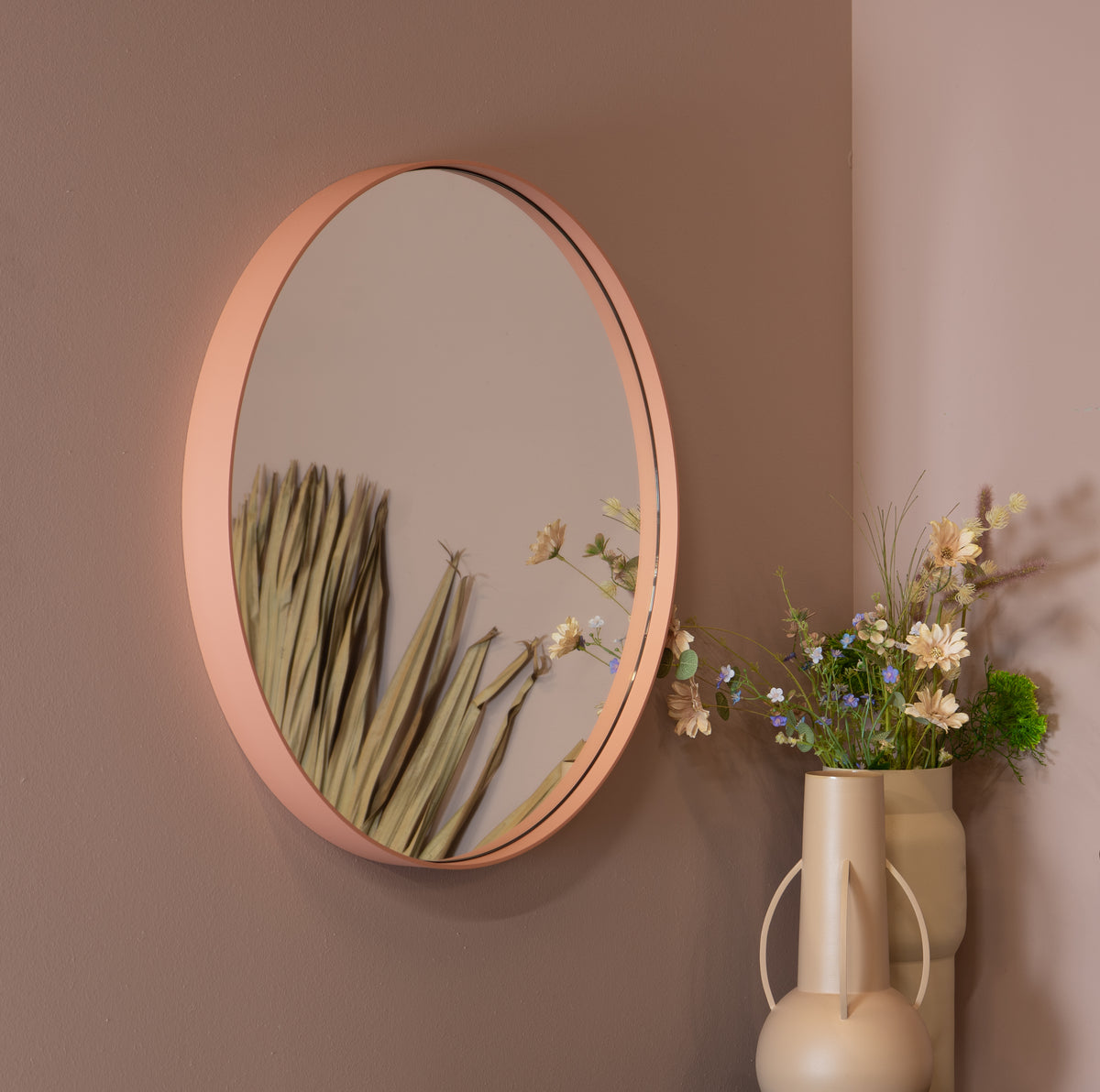 Se Fugaz - Spejl i terracotta farvet metal, diameter 60 cm. ❤ Kæmpe udvalg i 3-nordic - Køb online på udsalg og tilbud lige nu ❤ Super billig fragt og lynhurtig levering - Varenummer: 3-nordic-5032 og barcode / Ean: på lager - Udsalg på Entre - Spejle Store besparelser – op til 67% - Udsalg på mere end 2.281 populære mærker