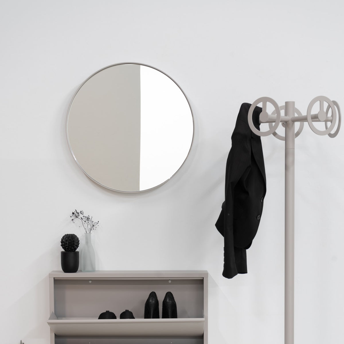 Se Fugaz - Spejl i silky taupe metal, diameter 60 cm. ❤ Kæmpe udvalg i 3-nordic - Køb online på udsalg og tilbud lige nu ❤ Hurtig levering til lave fragtpriser - Varenummer: 3-nordic-5035 og barcode / Ean: på lager - Udsalg på Entre - Spejle Spar helt op til 57% - Kæmpe udsalg på over 739 brands