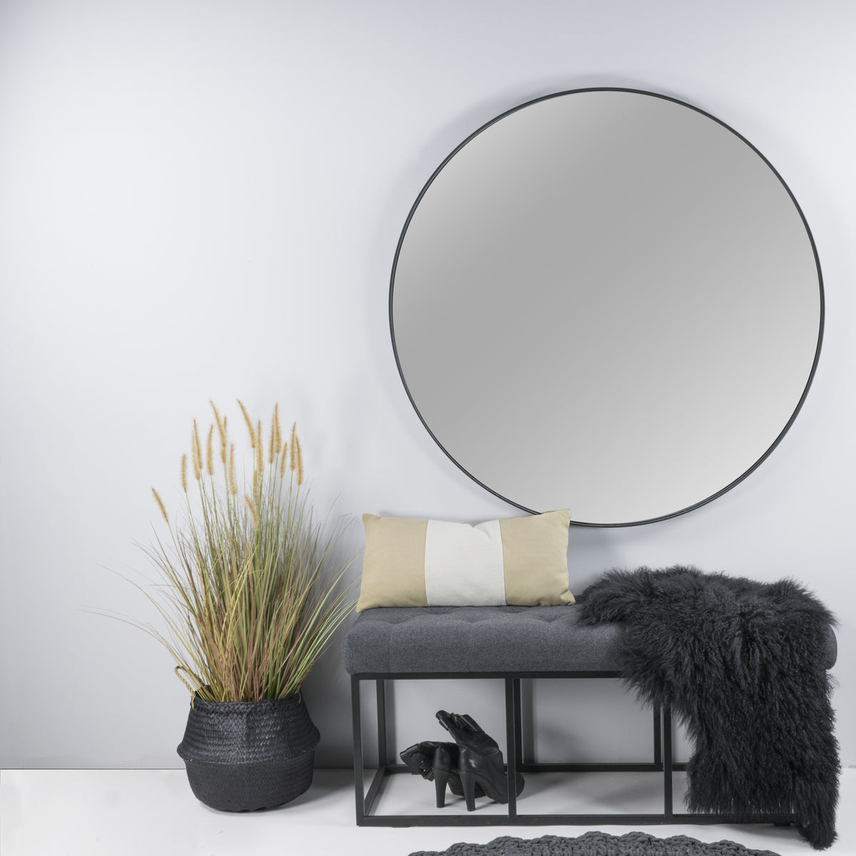 Se Fugaz - Spejl i sort metal, diameter 120 cm. ❤ Kæmpe udvalg i 3-nordic - Køb online på udsalg og tilbud lige nu ❤ Super billig fragt og lynhurtig levering - Varenummer: 3-nordic-5042 og barcode / Ean: på lager - Udsalg på Entre - Spejle Spar stort – op til 59% - Eksklusivt udsalg på over 2.739 brands