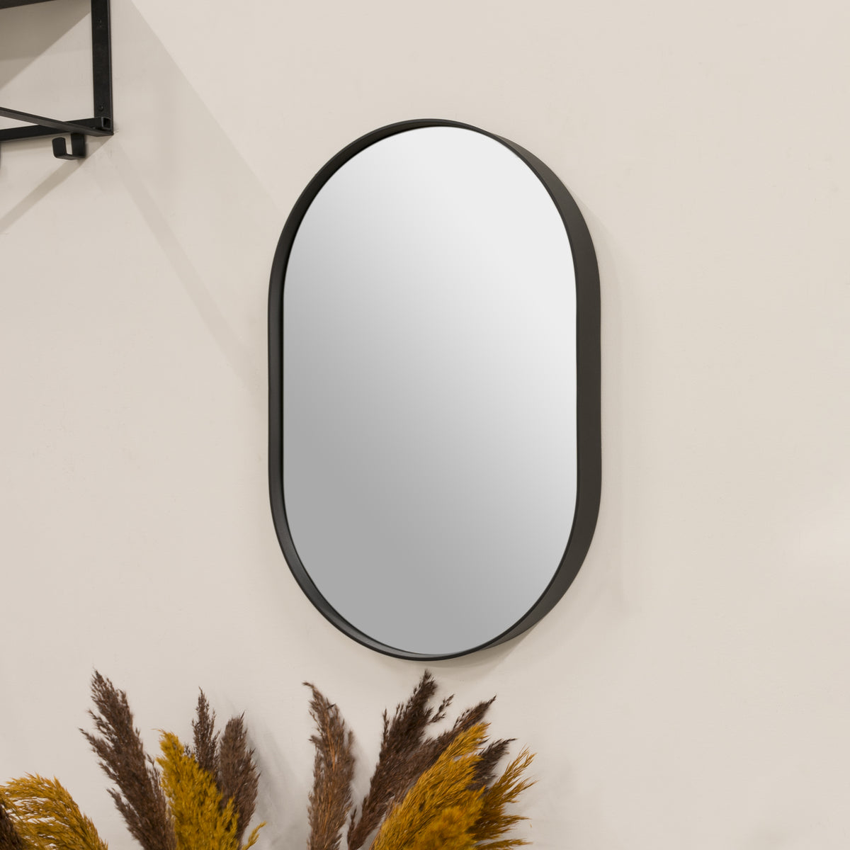Se Fugaz - Spejl i sort metal, oval 40 x 60 cm. ❤ Kæmpe udvalg i 3-nordic - Køb online på udsalg og tilbud lige nu ❤ Lav fragtpris og hurtig levering - Varenummer: 3-nordic-5044 og barcode / Ean: på lager - Udsalg på Entre - Spejle Spar helt op til 73% - Over 739 kendte brands på udsalg