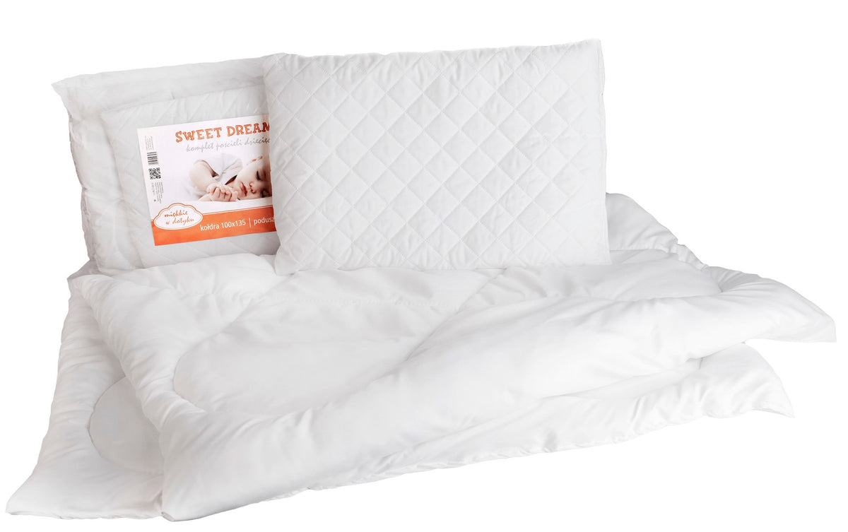 Se Sweet Dreams Junior Dyne + Hovedpude 100 x 135 cm + 40 x 60 cm ✔ Kæmpe udvalg i Sweet Dreams - Køb online på udsalg og tilbud lige nu ✔ Meget billig fragt og hurtig levering - Varenummer: MMAction-2220071 og 5907750503575 på lager - Udsalg på Dyner + Hovedpuder Få op til 63% i rabat - Over 1.798 mærker samlet på udsalg