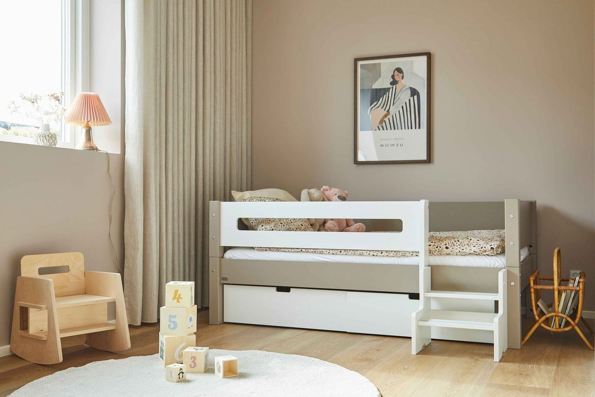 Se Manis-HÂ Mimer Enkeltseng med tremme sengehest og skuffer - 200 cmÂ -Â 90x200 ❤ Kæmpe udvalg i Manis-H - Køb online på udsalg og tilbud lige nu ❤ Billig fragt og hurtig levering - Varenummer: Boboonline-124387 og barcode / Ean: på lager - Udsalg på Møbler,Senge og madrasser Spar stort – op til 53% - 2.739+ brands samlet til lave priser