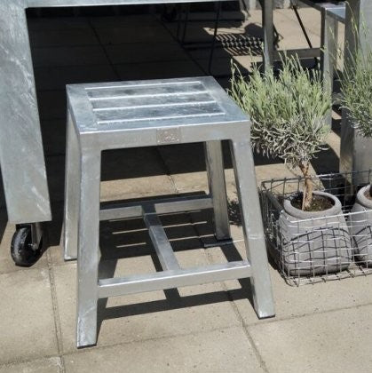 Se Rock-Solid - havetaburet i galvaniseret stål ❤ Kæmpe udvalg i 3-nordic - Køb online på udsalg og tilbud lige nu ❤ Meget billig fragt og hurtig levering - Varenummer: 3-nordic-2431 og barcode / Ean: på lager - Udsalg på Haven - Havemøbler - Siddemøbler til haven - Spisebordsstole Spar helt op til 79% - Over 739 kendte brands på udsalg