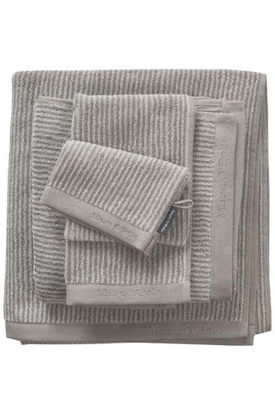 Se Marc O'Polo Timeless Stripe håndklæder på udsalg! Billigt tilbud på badehåndklæde 70x140. Hurtig levering, 1-2 hverdage. Spar op til 61%.