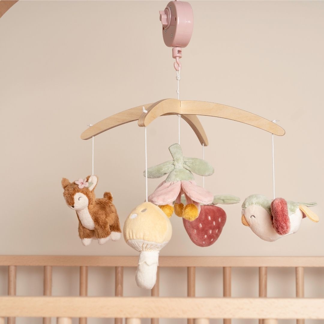 Little Dutch musikuro i træ med rosa rådyr og naturens dyr som hængende figurer