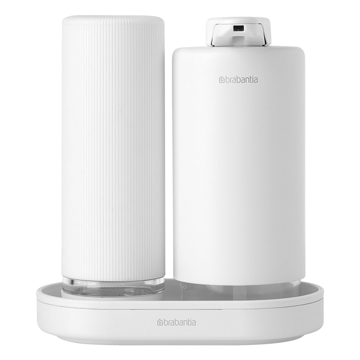 Hvidt Brabantia SinkStyle sæt med sæbepumpe og opvaskemiddeldispenser på metalbakke