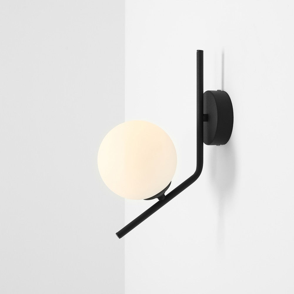 Se Arts - Væglampe i sort metal og hvidt glas ❤ Kæmpe udvalg i 3-nordic - Køb online på udsalg og tilbud lige nu ❤ Billig fragt og hurtig levering - Varenummer: 3-nordic-3297 og barcode / Ean: på lager - Udsalg på Lamper - Væglamper Få op til 67% i rabat - Shop udsalg fra mere end 1.798 mærker