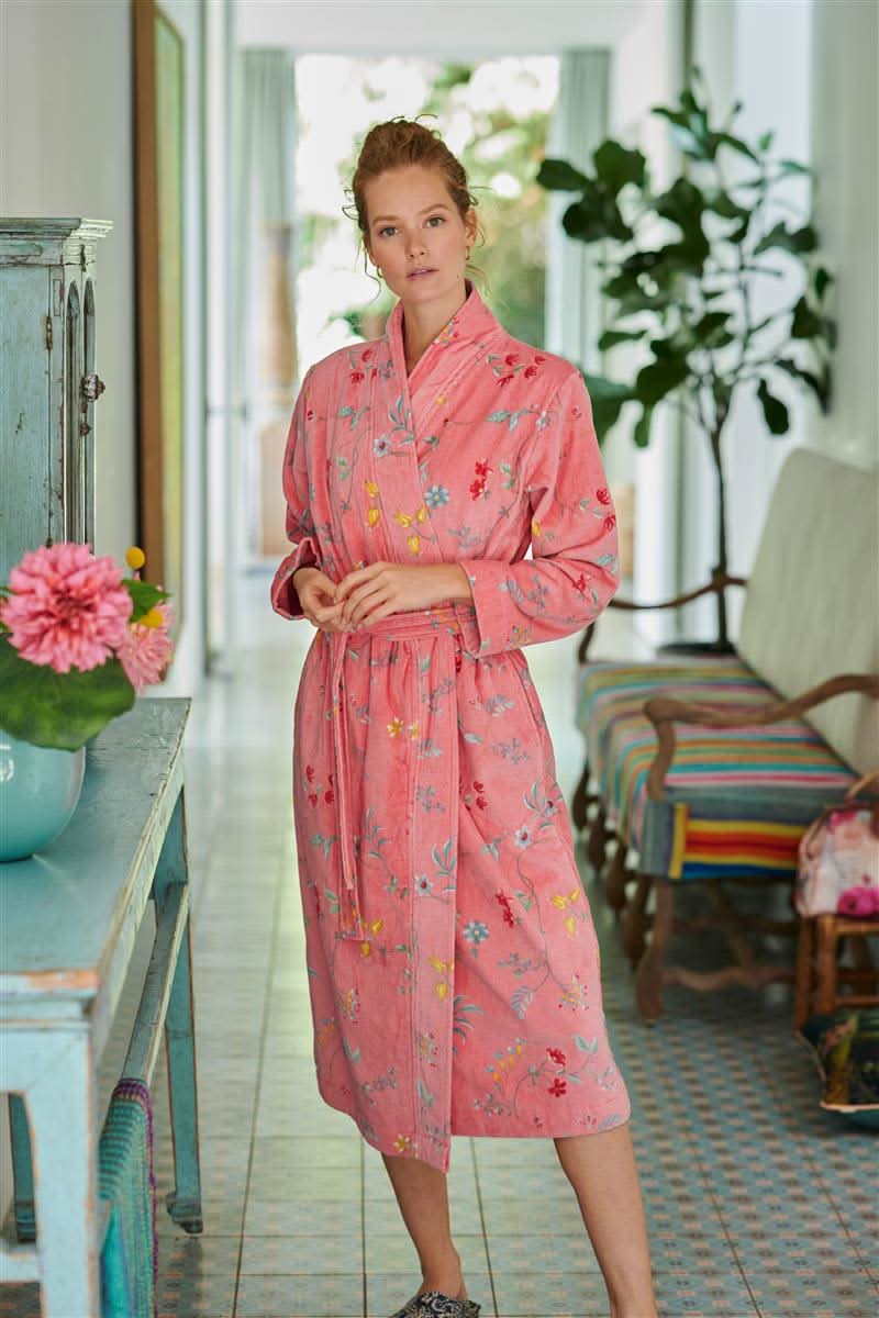 Se tilbud på Pip Studio badekåbe Les Fleurs Pink L! Billigt udsalg - Spar op til 53%. Hurtig levering (1-2 hverdage) & billig fragt. Køb online nu!
