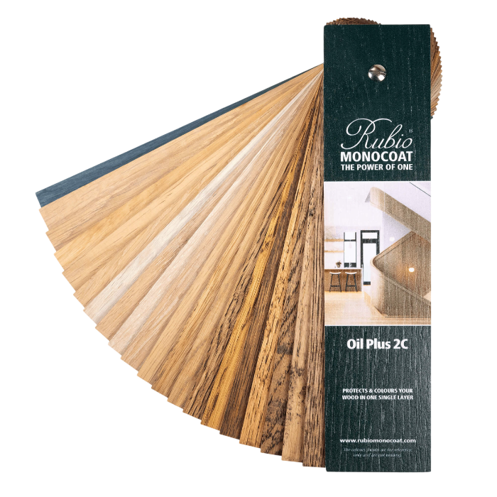 Rubio Monocoat Oil Plus 2C farveprøve i Large med farvede trælameller i egetræ